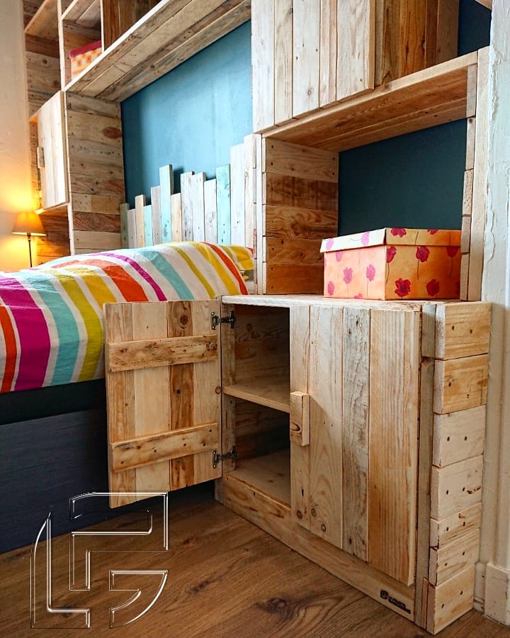 bibliothèque tête de lit sur-mesure recyclage surcyclage upcycling éco-responsable auch toulouse occitanie bois palette rangement chambre placard