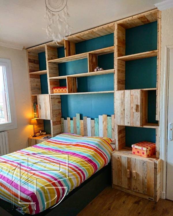 bibliothèque tête de lit sur-mesure recyclage surcyclage upcycling éco-responsable auch toulouse occitanie bois palette rangement chambre placard pigment naturel
