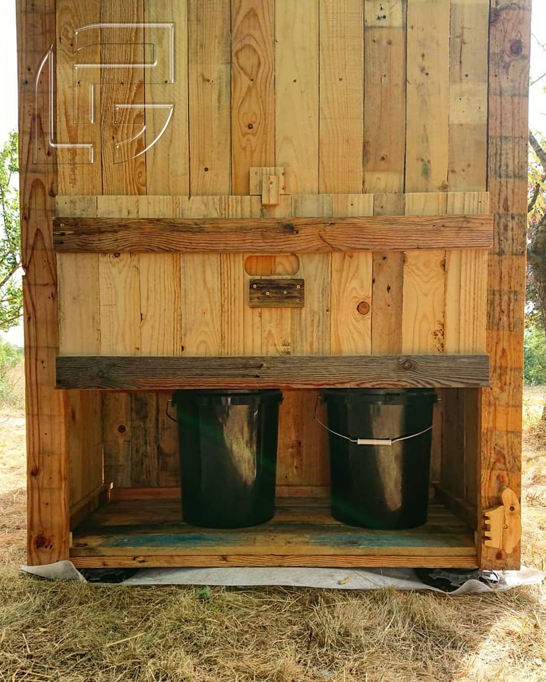 toilettes sèches bois palette sur-mesure éco-responsable naturel auch toulouse occitanie recyclage surcyclage